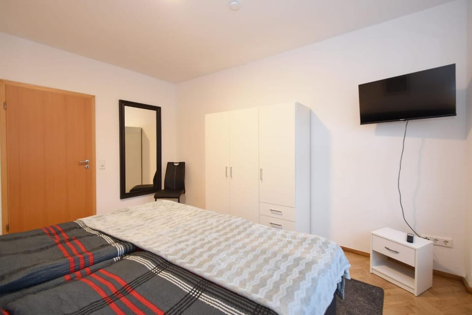 TV and multimedia, Photo of the whole room, Bedroom, wardrobe
