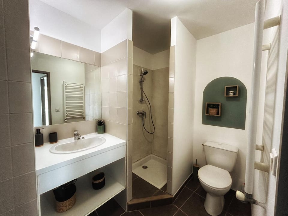 Shower, Toilet, Bathroom