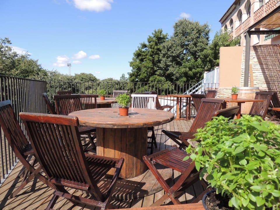 Restaurant/places to eat, Balcony/Terrace, Lounge or bar