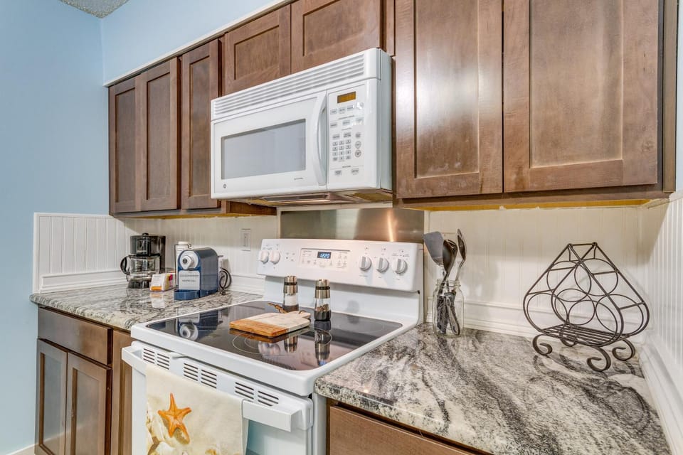 Central Mary Esther Condo 5 Mi to Okaloosa Island! House in Mary Esther