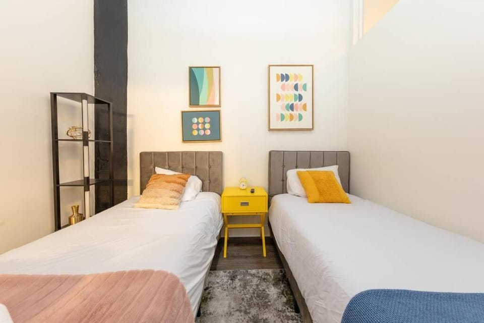 Chic Spacious 3BR South Loop Apartment Near McCormick Place, Roosevelt CTA & Shopping Area in Chicago Apartment in South Loop