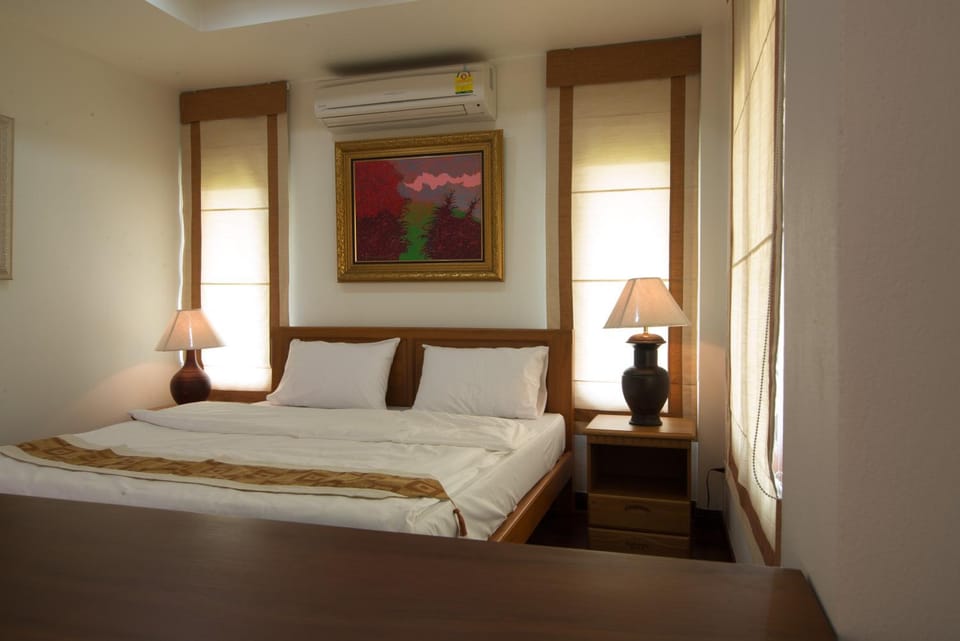 Bed, Photo of the whole room, Bedroom, air conditioner