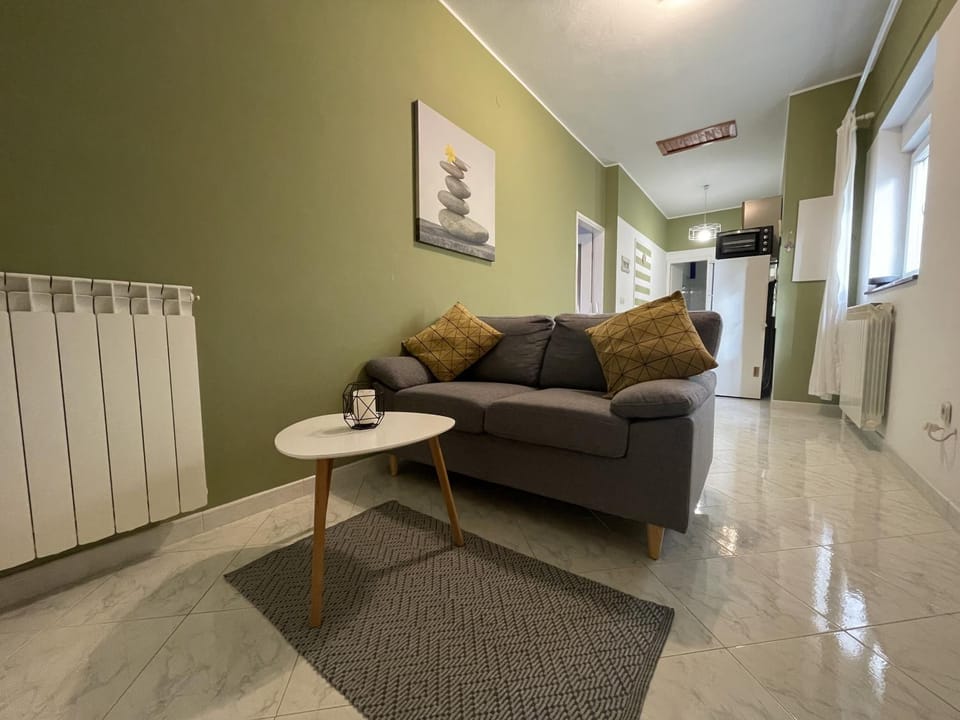Living room, Seating area, internet
