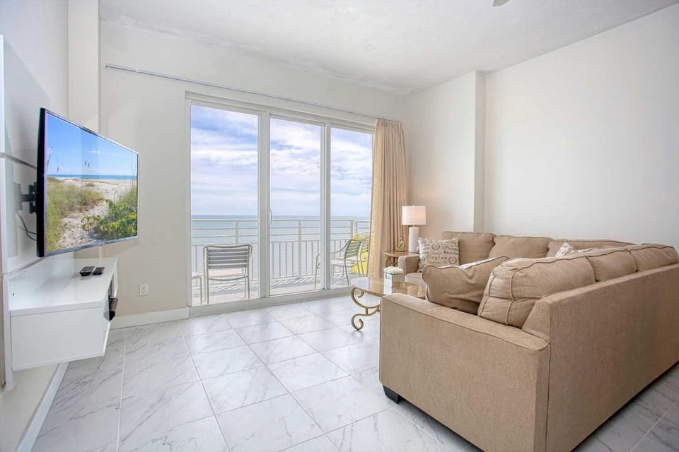 Luxury Penthouse 3BR Condo Direct Oceanfront Wyndham Ocean Walk Resort Daytona Beach | 1904 House in Florida