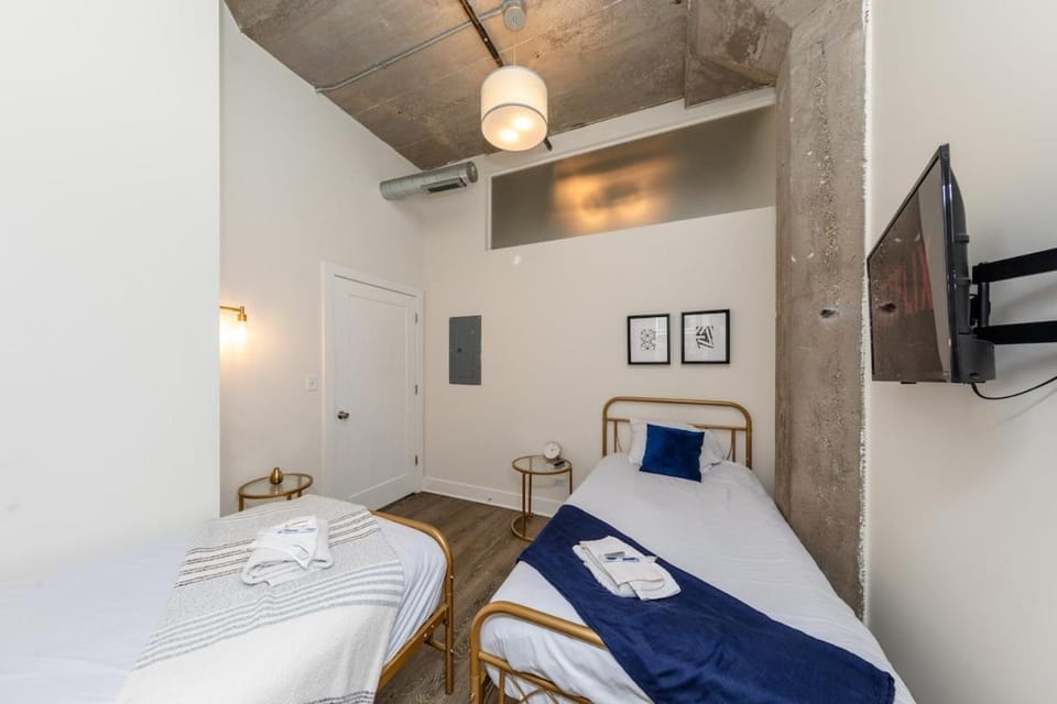 Walkable 2BR Apartment in Chicago South Loop with Optional Parking and Gym Access Near McCormick Place, Museum Campus & Lakefront Apartment in South Loop