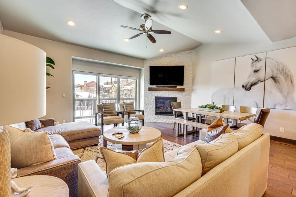 Park City Townhome w/ Hot Tub & Mountain Views! House in Wasatch County