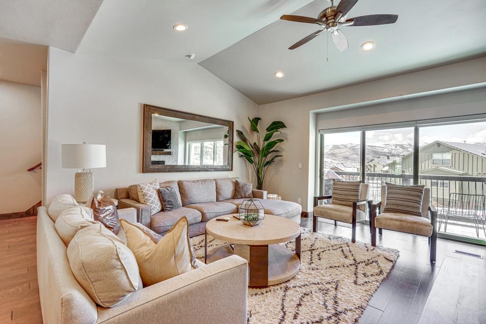 Park City Townhome w/ Hot Tub & Mountain Views! House in Wasatch County