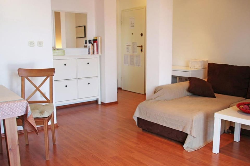 Communal lounge/ TV room, Living room, Seating area, Dining area, furniture