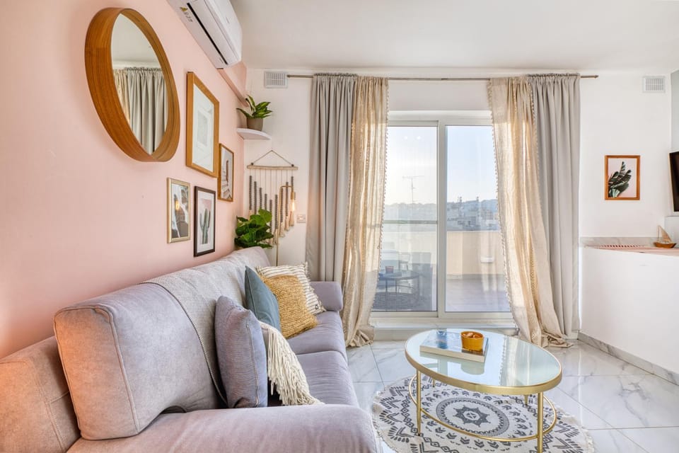 View (from property/room), Balcony/Terrace, Living room, Seating area