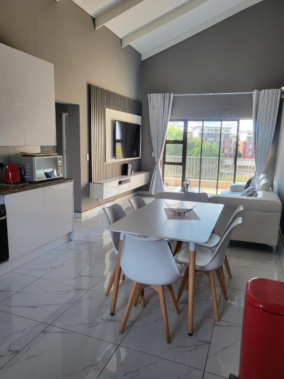 Living room, Dining area
