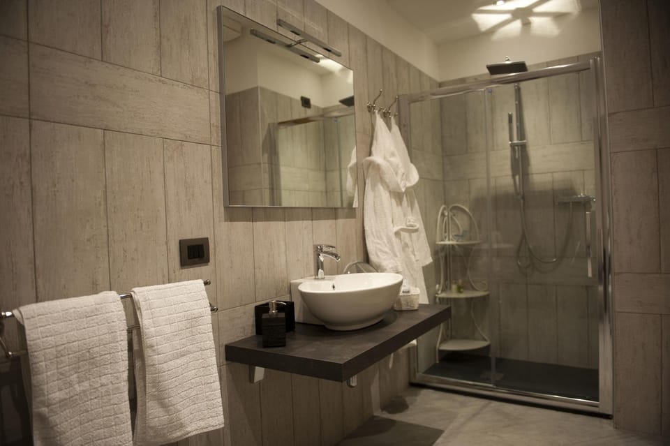 Shower, Bathroom, Decorative detail