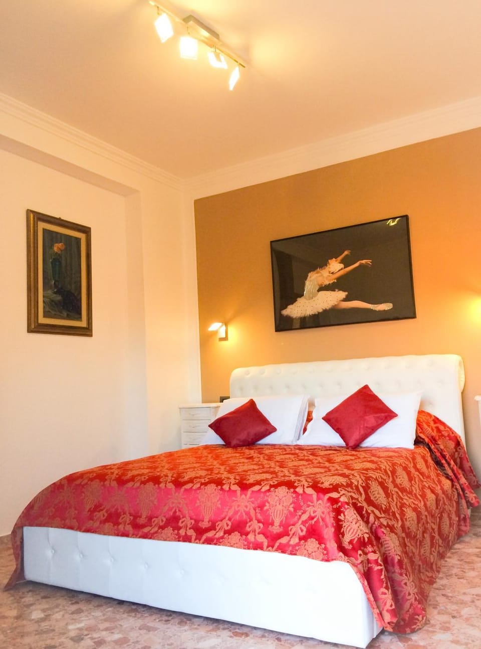 Photo of the whole room, Decorative detail, Bedroom