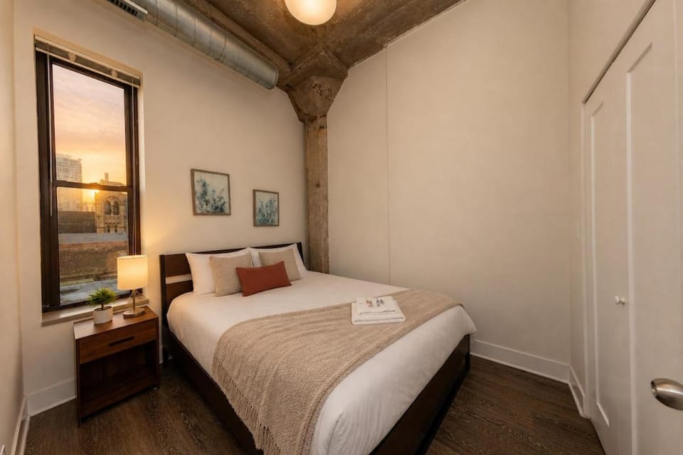 Family-Friendly 3BR Near McCormick Place, Soldier Field & Shedd Aquarium, A Prime South Loop Spot Apartment in South Loop
