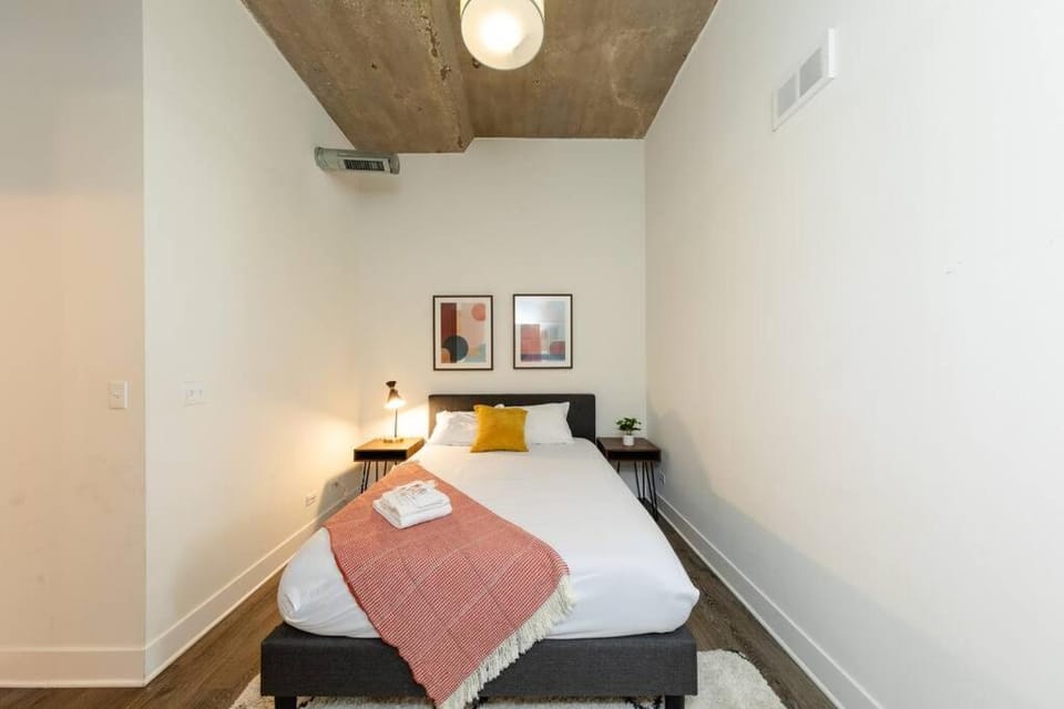 Family-Friendly 3BR Near McCormick Place, Soldier Field & Shedd Aquarium, A Prime South Loop Spot Apartment in South Loop