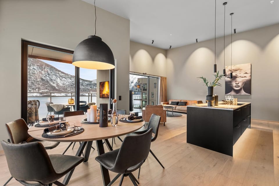 Living room, Seating area, Dining area