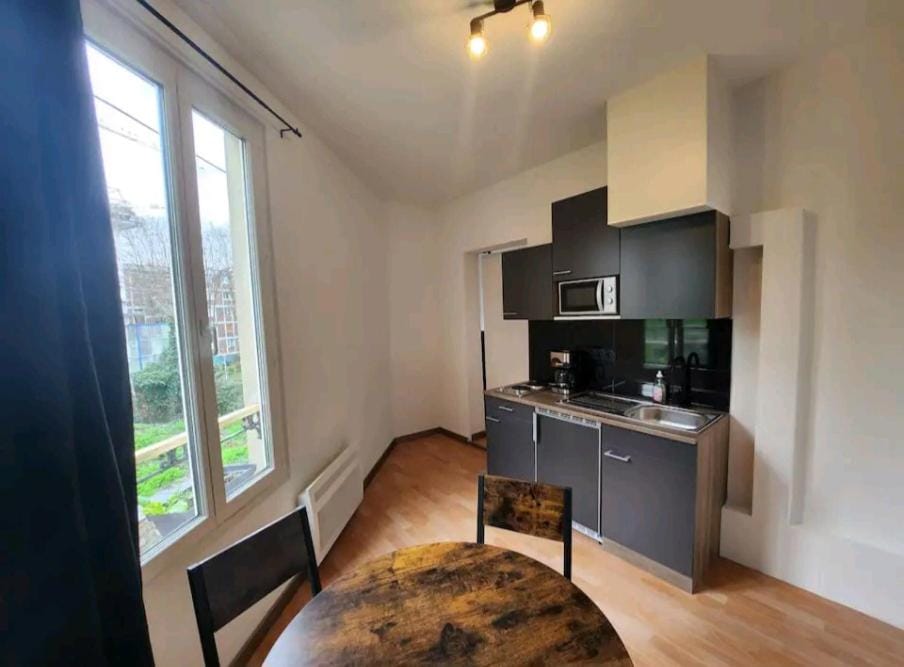 Très beau 2 pièces à 400m de Paris Apartment in Île-de-France