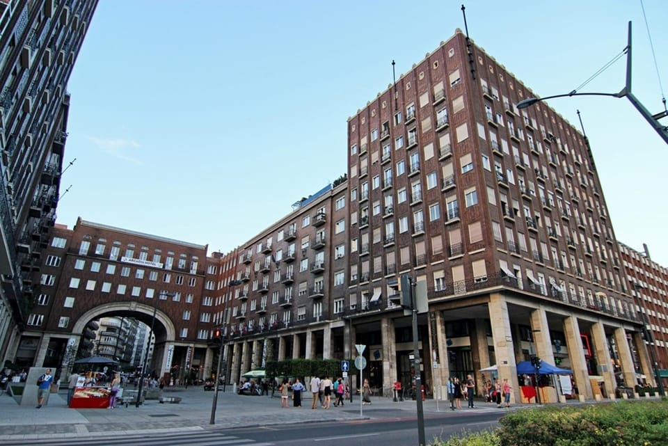 Property building, Facade/entrance, City view, Street view, Location