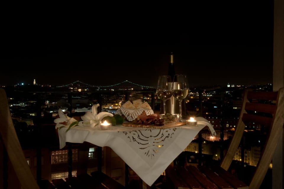 Night, Balcony/Terrace, City view, River view, Alcoholic drinks