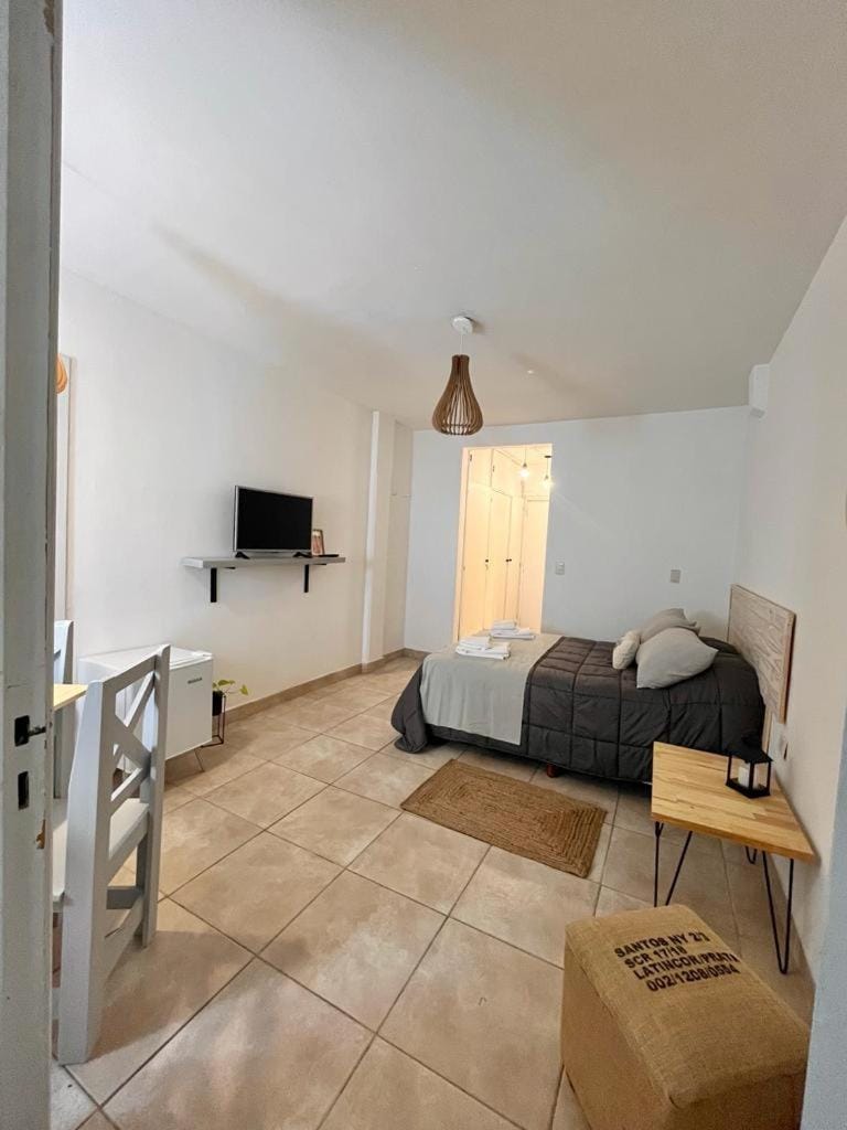 Bed, TV and multimedia, Living room, Photo of the whole room