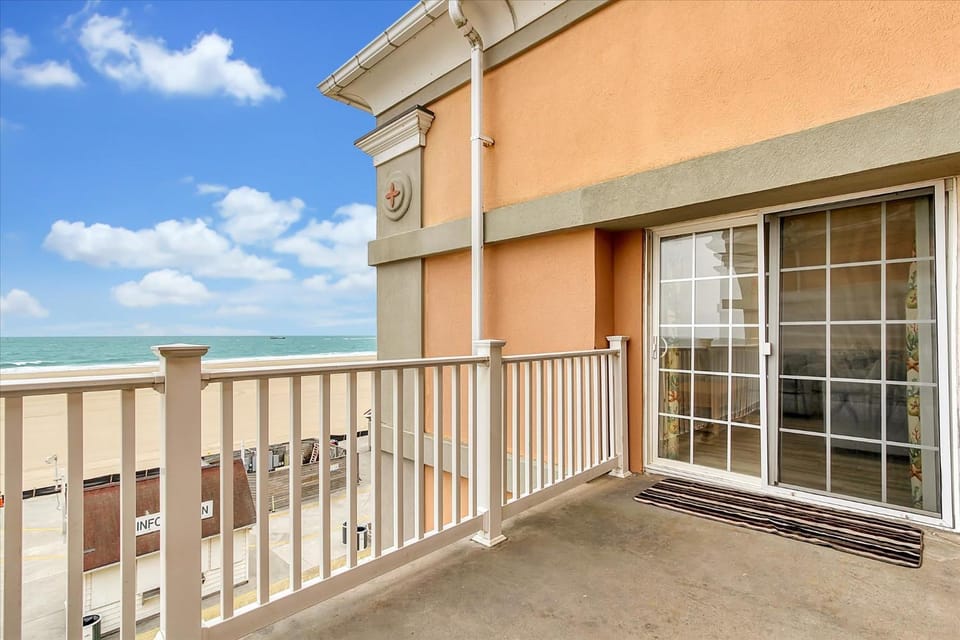 Oceanfront Villa 4(109) Boardwalk Oceanfront Apartment in Ocean City