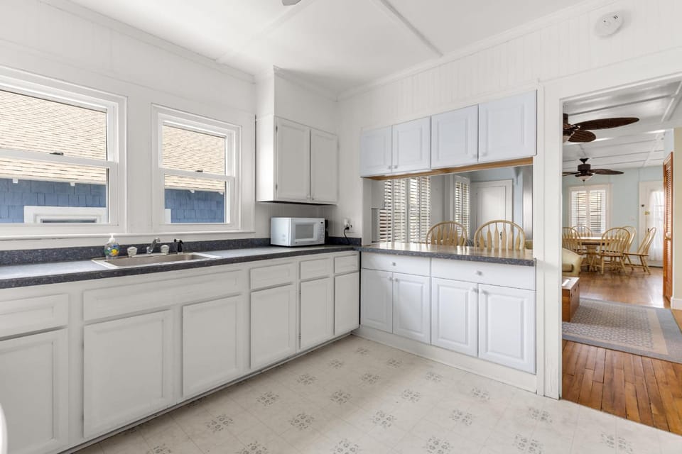Sand Dollar 2 -Ocean Block Apartment in Ocean City