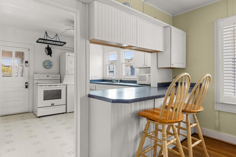 Sand Dollar 2 -Ocean Block Apartment in Ocean City