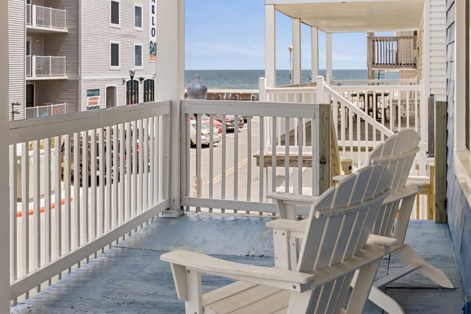 Sand Dollar 2 -Ocean Block Apartment in Ocean City