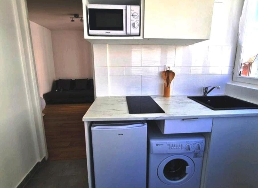 Appartement Charme petite terrasse à 400m de Paris Apartment in Île-de-France
