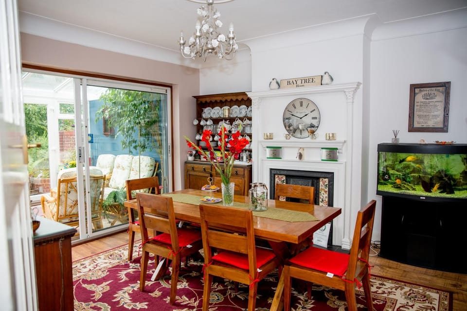 Seating area, Dining area