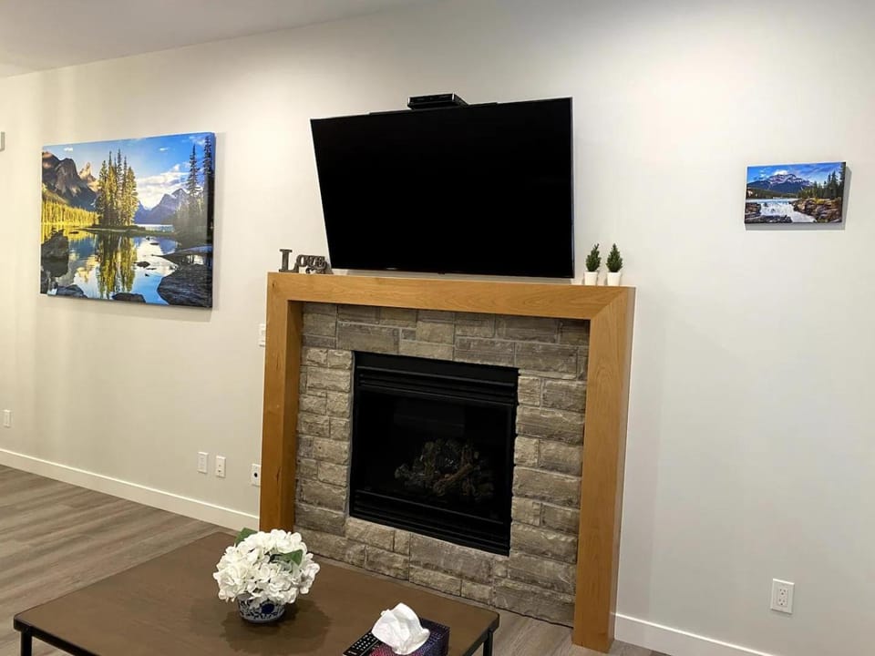 Luxury unit in the heart of Canmore Apartment in Canmore
