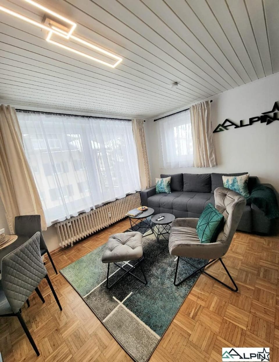 Living room, Seating area