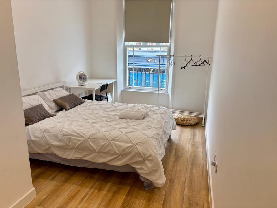 Spacious 1Double Bedroom Apartment next to Hyde Park Apartment in City of Westminster