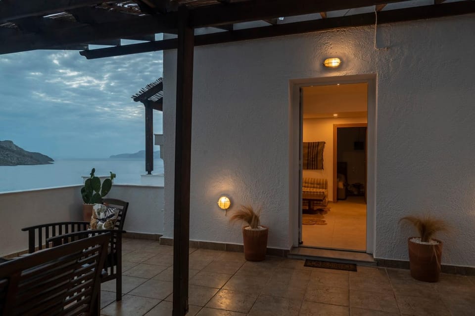 Patio, Natural landscape, View (from property/room), Balcony/Terrace, Dining area, Mountain view, Sea view