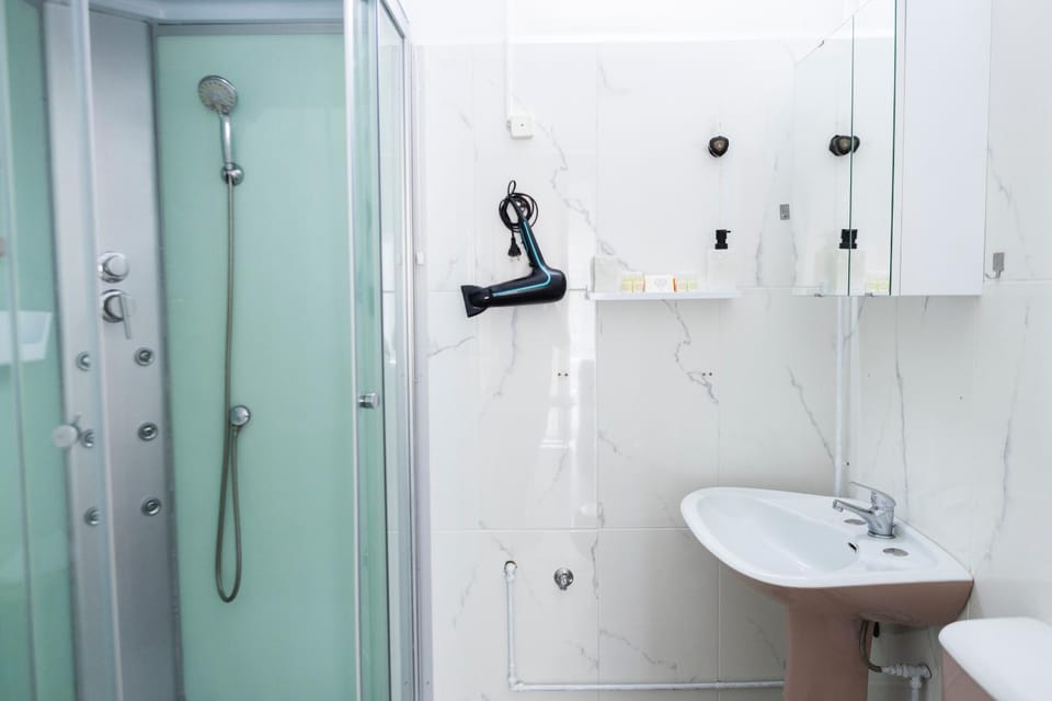 Shower, Bathroom, hair dryier