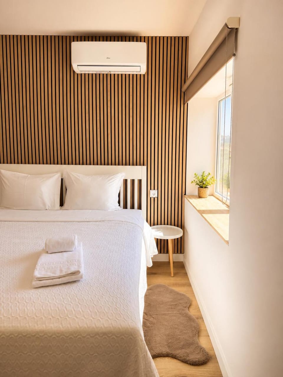 Bed, Bedroom, air conditioner