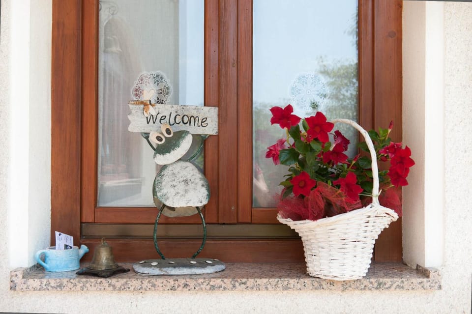 Facade/entrance, Decorative detail