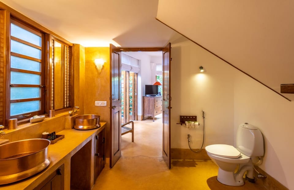 Toilet, bidet