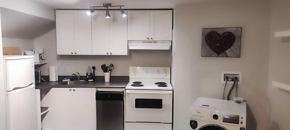 Quaint Suite #1 in Historic Area Apartment in Dartmouth