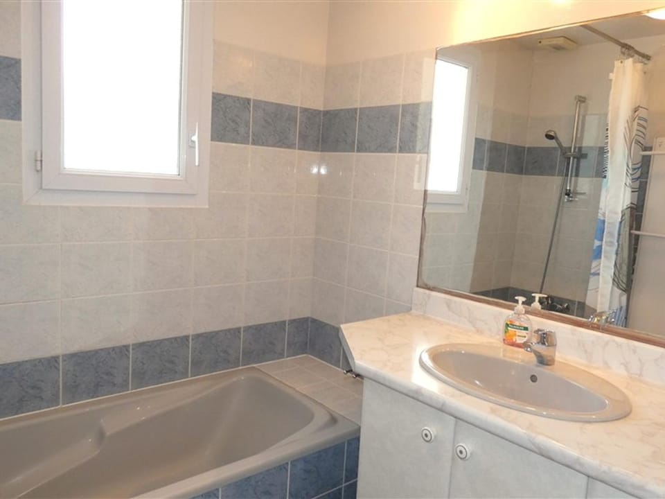 Maison 2 chambres proche plage et commerces, terrasse couverte - FR-1-323-284 House in Saint-Jean-de-Monts