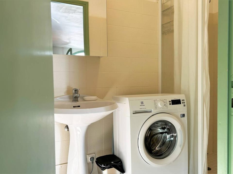 Studio 2 couchages avec jardin à Bormes-les-Mimosas - FR-1-251-583 Apartment in Le Lavandou