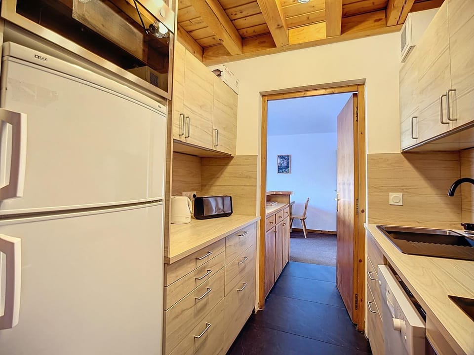 Appartement Ski-in/Ski-out avec Parking privé et Wi-Fi à Méribel - FR-1-688-74 Apartment in Les Allues