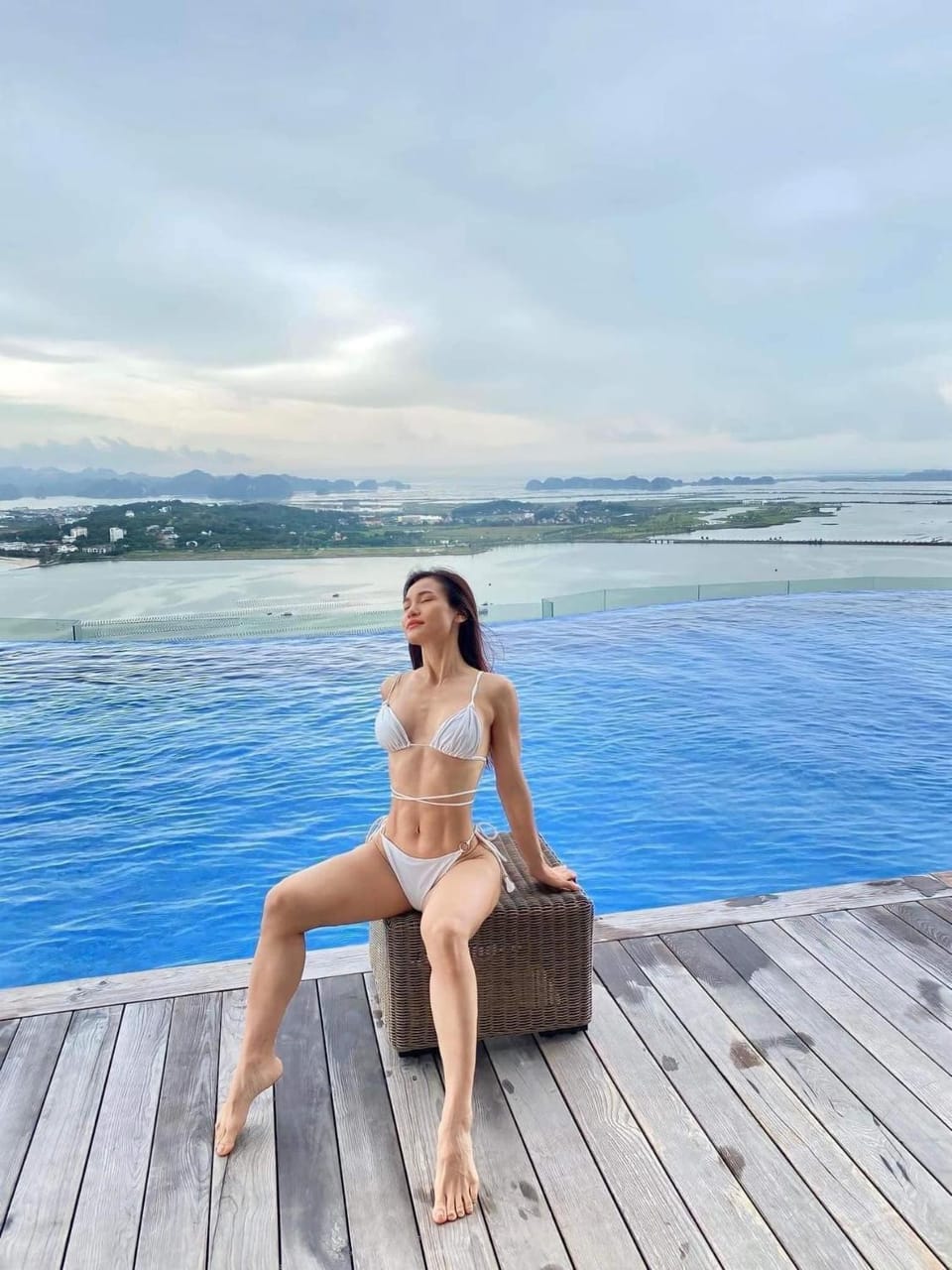 À La Carte Ha Long sea view high floor Apartment in Laos