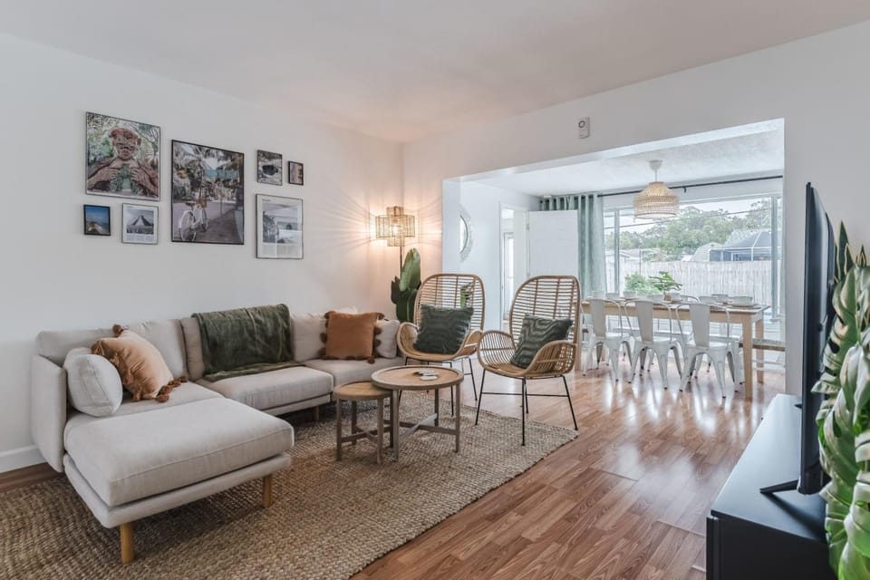 Living room, Seating area, Dining area
