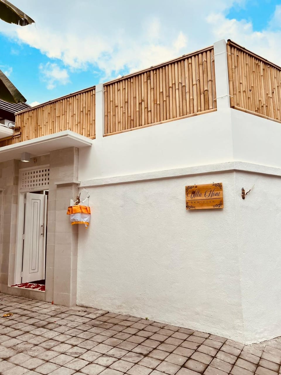 Facade/entrance
