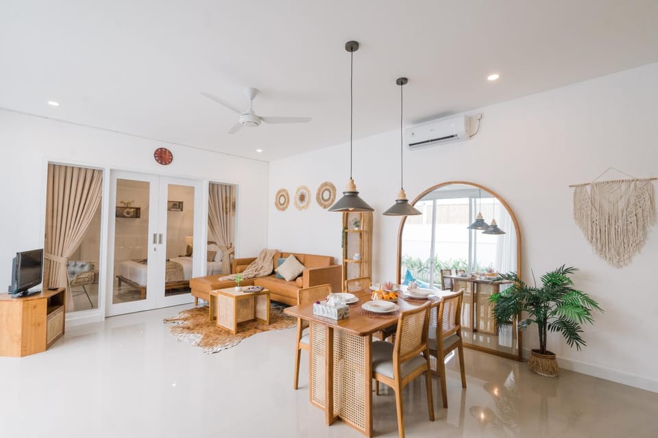 Living room, Dining area, Bedroom