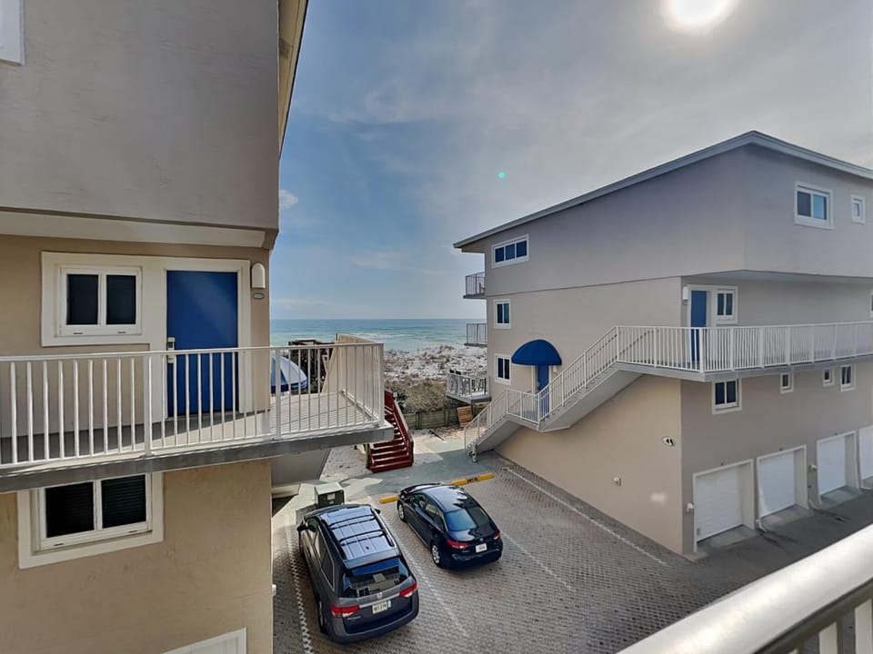 Property building, Balcony/Terrace, Sea view, Parking