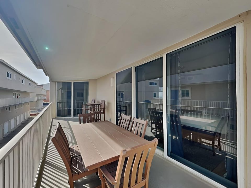 Balcony/Terrace, Seating area, Dining area, furniture