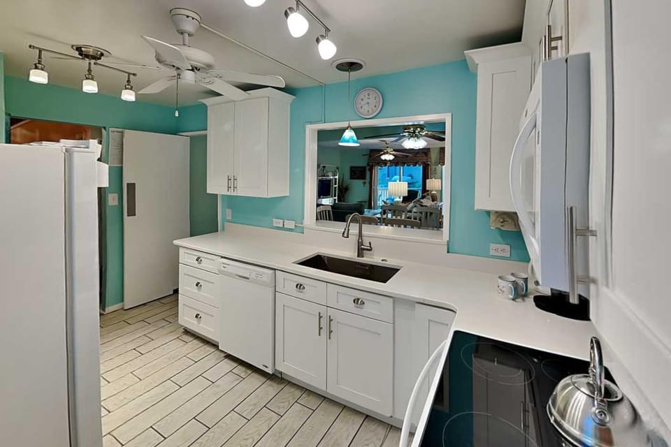 Kitchen or kitchenette, dishwasher, microwave, kitchen