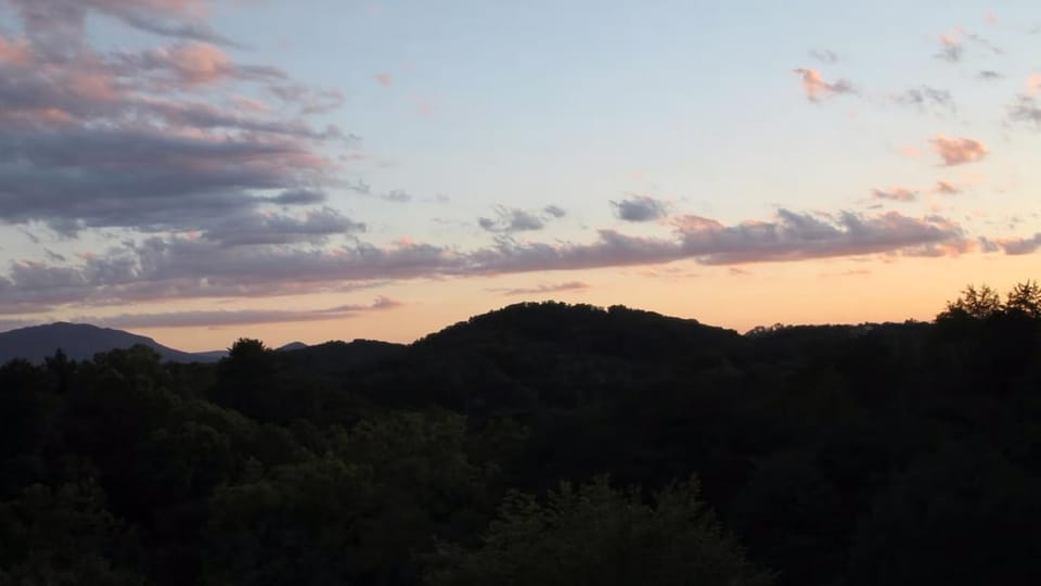 Moonlight Pines Lodge Chalet in Sevierville