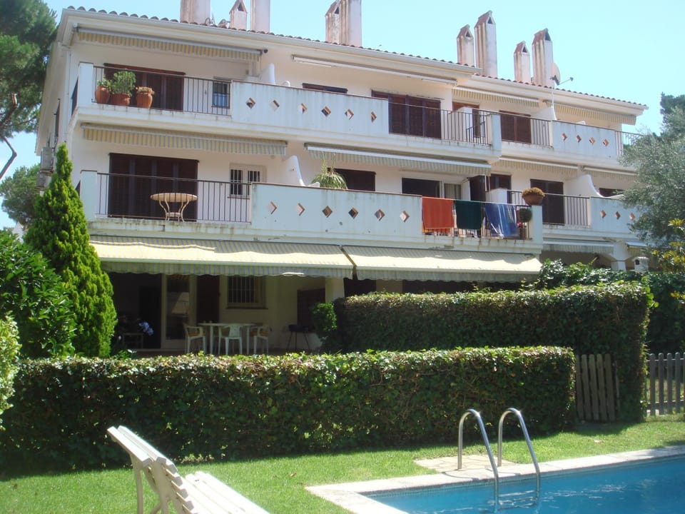 Garden, Garden view, Pool view, Swimming pool, sunbed